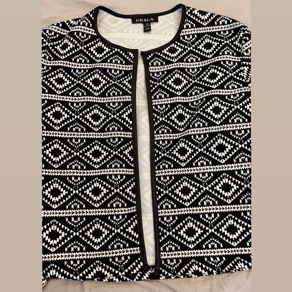 Gorgeous black and white print cardigan - Picture 3 of 5